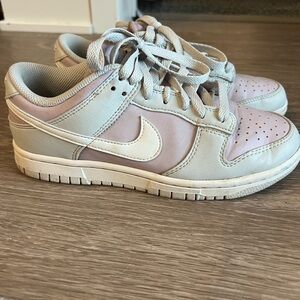 Nike women’s low top sneakers 6, only worn 5 times. Pink/purple & light gray